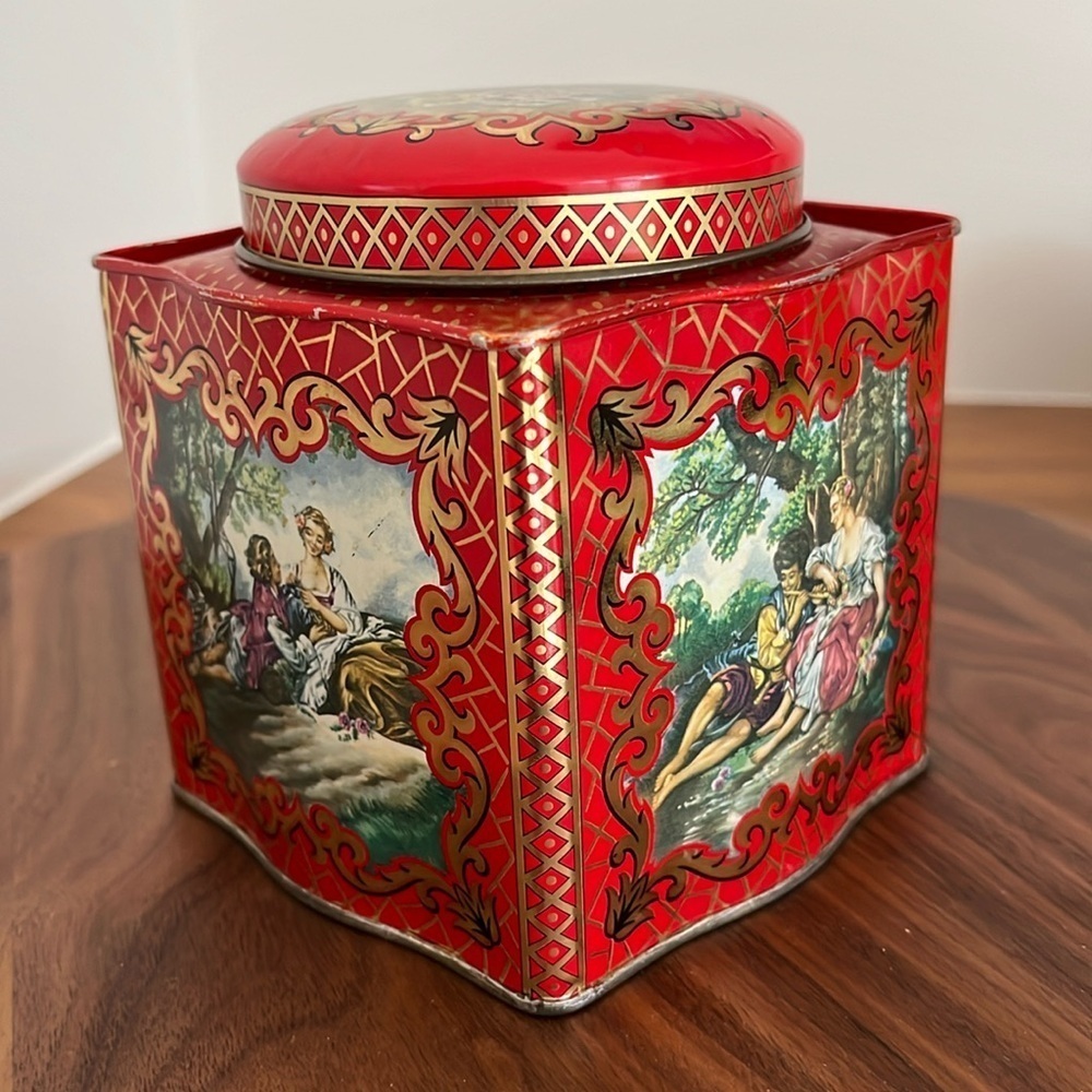 VINTAGE Daher Long Island Metal Tin Romantic Scenes Floral Lid Made England